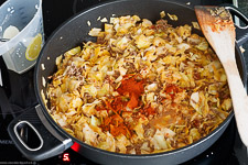 Cabbage hack pan with noodles