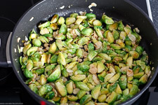 Quick Pasta with Brussels sprouts, almonds & Ricotta