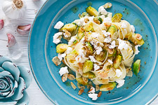 Quick Pasta with Brussels sprouts, almonds & Ricotta