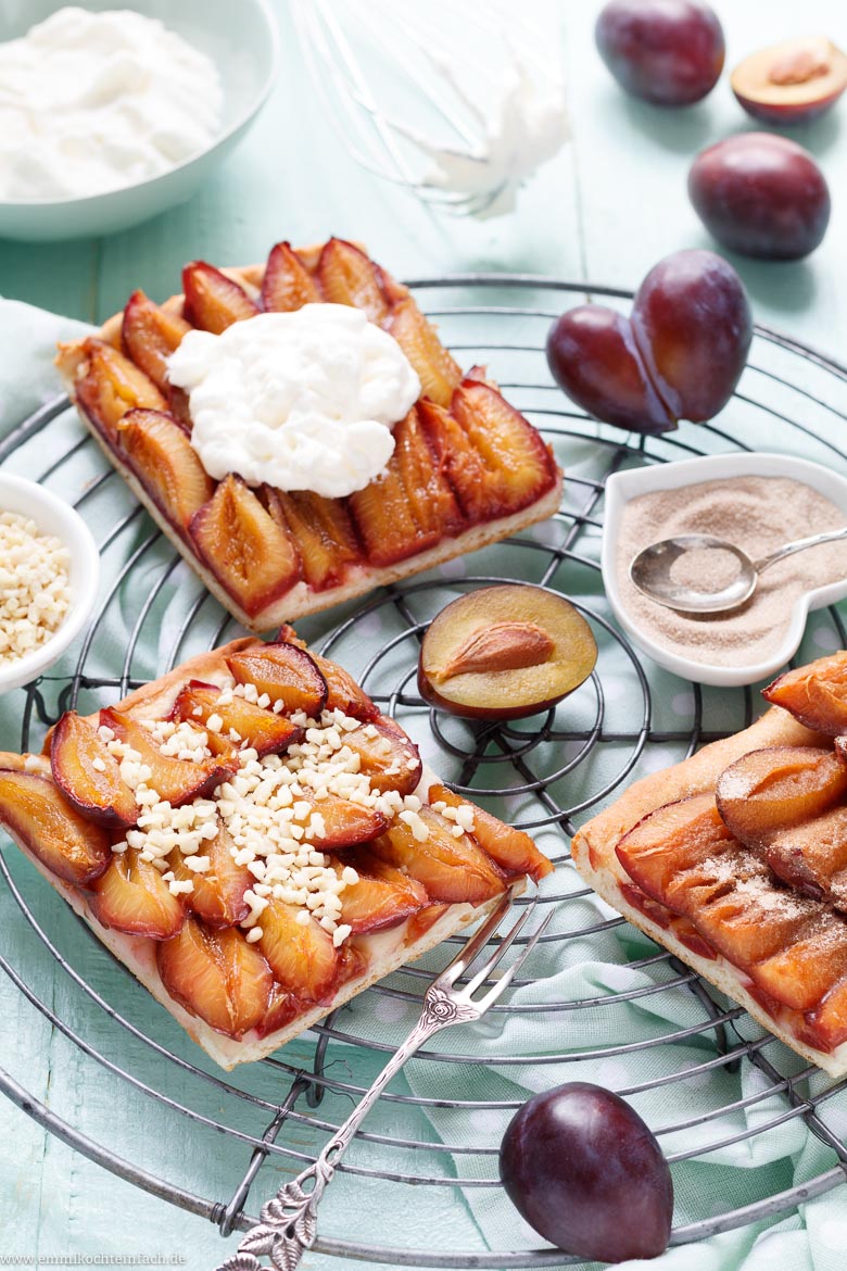 Schneller Zwetschgenkuchen mit Quark-Öl-Teig - www.emmikochteinfach.de